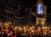 ▲	Utwory opowiadają najczęściej historię objawień, uzdrowień lub sławią przymioty Matki Bożej.