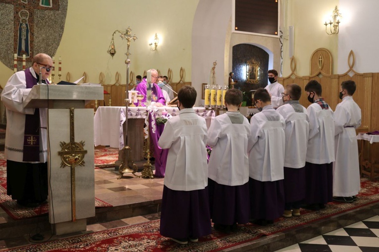 Ministranci i lektor w Żabnie