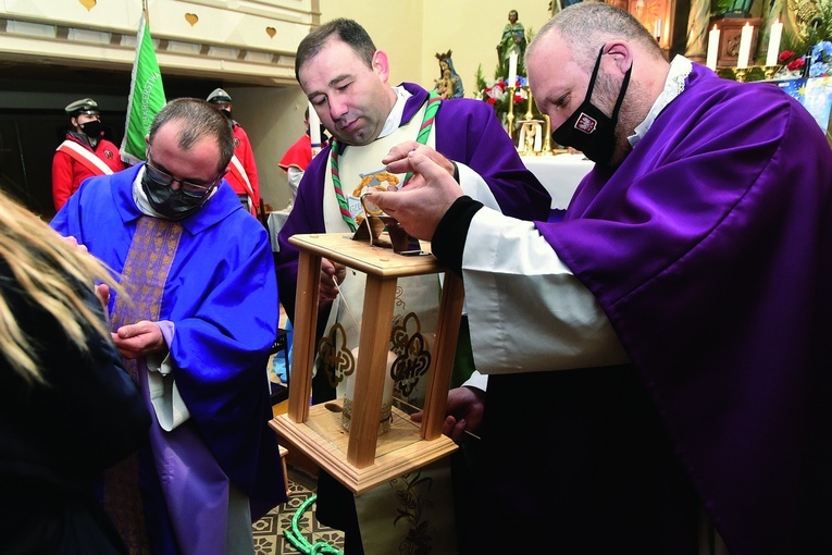 Moment przekazania płomienia w tym roku.