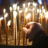 Świece zapalane przez pielgrzymów w Betlejem.