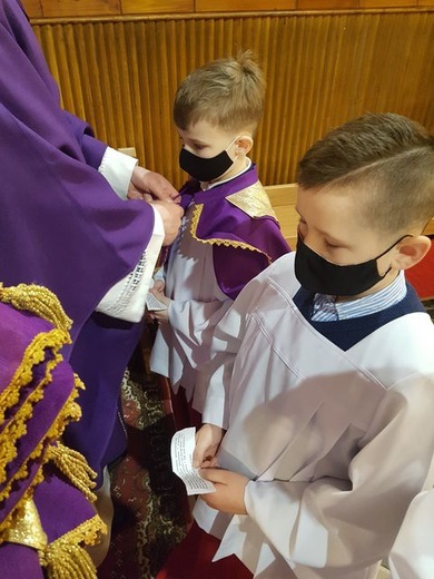 Nowi ministranci w Jamach