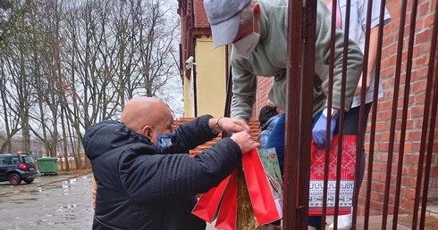 122 paczki dla kołobrzeskich seniorów