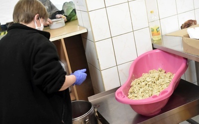 Świąteczne paczki od Caritas diecezji świdnickiej