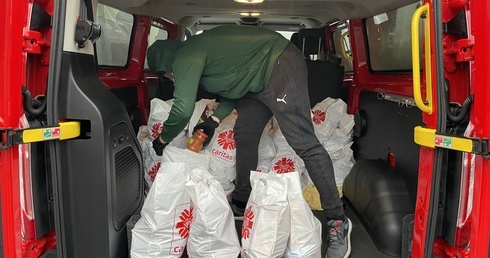 Świąteczne paczki Caritas 