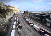 Polscy medycy robią w Dover testy kierowcom czekającym na wjazd do Francji