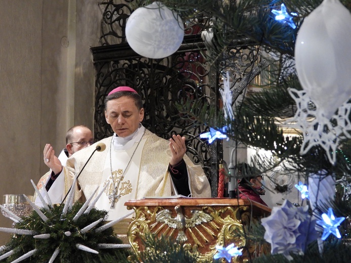 Bp Adam Bałabuch w czasie uroczystej celebry w wambierzyckim sanktuarium.