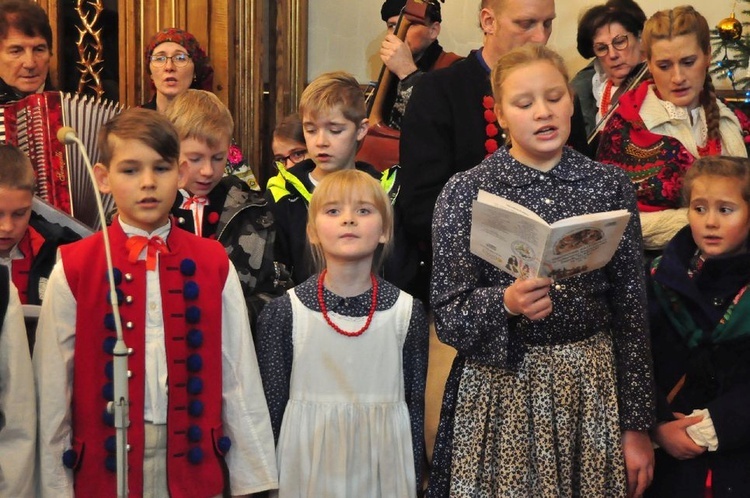 Tak było przed rokiem. Tym razem najmłodsi członkowie zespołu Klimczok nie mogli wziąć udziału w Pasterce...