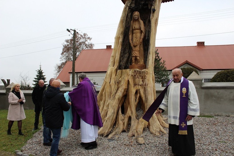 Ligowo. Poświęcenie figury Matki Bożej