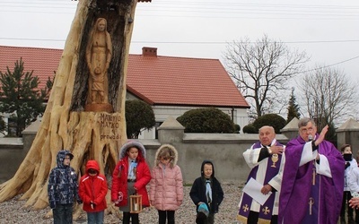 Ligowo. Poświęcenie figury Matki Bożej