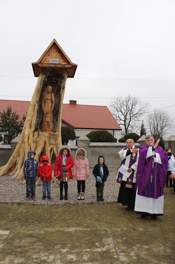 Ligowo. Poświęcenie figury Matki Bożej