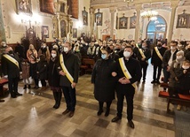 Szydłowieccy Rycerze Kolumba pierwszy rok pracy rozpoczęli Mszą św. w kościele parafialnym.