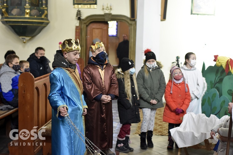 Jasełka kukiełkowe w parafii św. Michała Archanioła w Mieroszowie