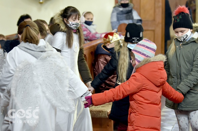 Jasełka kukiełkowe w parafii św. Michała Archanioła w Mieroszowie