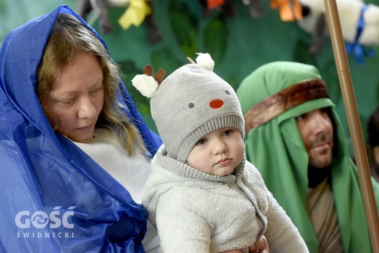 Jasełka kukiełkowe w parafii św. Michała Archanioła w Mieroszowie