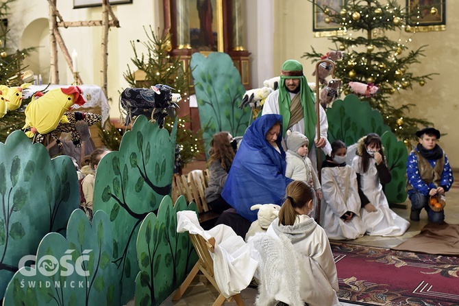 Jasełka kukiełkowe w parafii św. Michała Archanioła w Mieroszowie