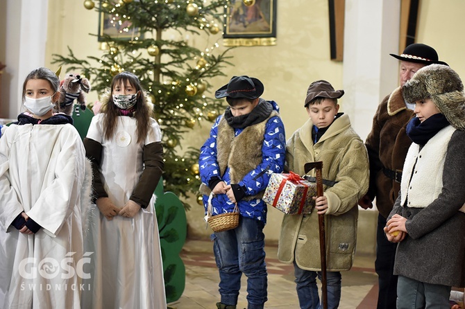 Jasełka kukiełkowe w parafii św. Michała Archanioła w Mieroszowie