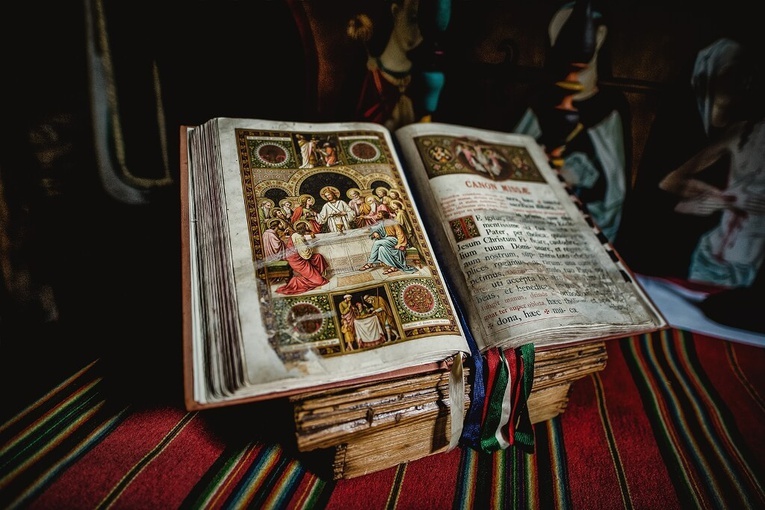 Ziemia świętych w hologramie