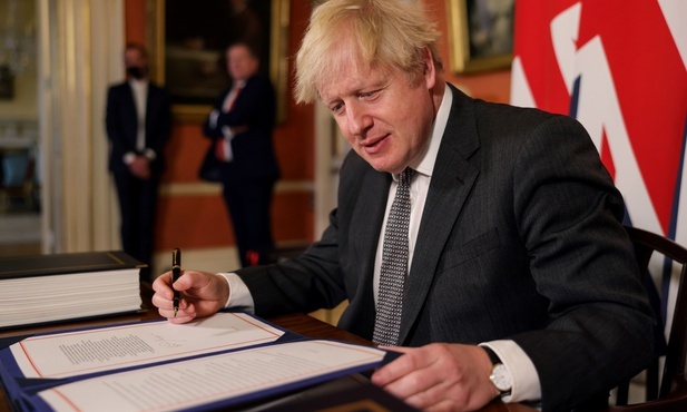 Brytyjski premier Boris Johnson oficjalnie podpisał umowę handlową z UE