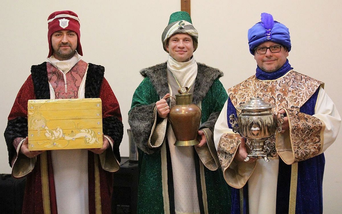Trzej Królowie z Aleksandrowic byli już u krawcowej - bielsko.gosc.pl