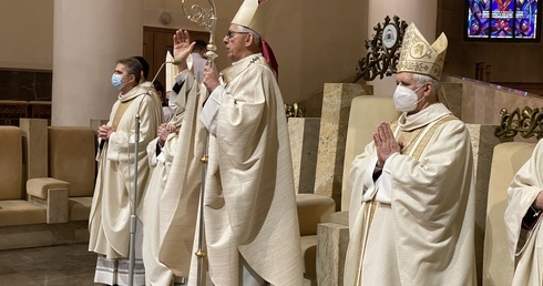 Abp Skworc proponuje obowiązkowy wybór między religią i etyką w szkołach