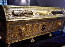 ▲	Sarkofag Jana Henryka I Hochberga po renowacji.