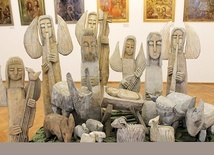 Krzysztof Okoń tworzy m.in. rzeźby i grafiki. 