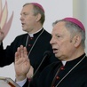 Spotkanie z ogłoszeniem przyjęcia przez papieża Franciszka rezygnacji bp. Henryka Tomasika i mianowania jego następcy zakończyło biskupie błogosławieństwo.