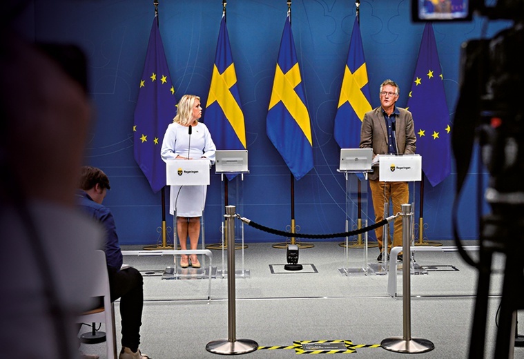 Szwedzka minister zdrowia Lena Hallengren i główny epidemiolog Anders Tegnell.