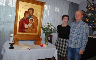 Regina i Mariusz Cyganowie jako pierwsi przyjęli ikonę Świętej Rodziny.