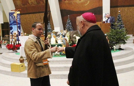 Orszakowe kolędowanie z bp. Piotrem Gregerem w Aleksandrowicach 2021
