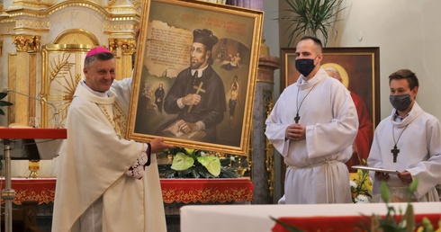 Dziękczynna Msza św. w 25. rocznicę pobytu św. Jana Pawła II w Skoczowie - w kościele Świętych Apostołów Piotra i Pawła. 