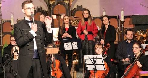 Koncert poprowadzi i dyrygować będzie Sebastian Niemczycki.