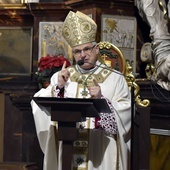 Biskup w czasie homilii z okazji Objawienia Pańskiego.
