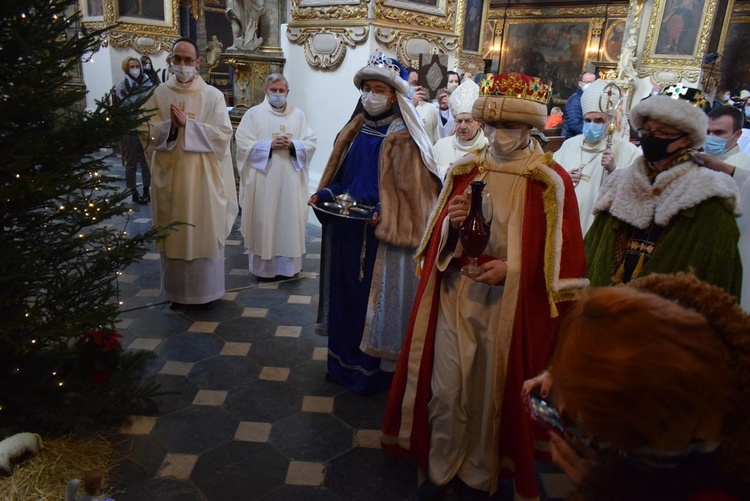 Trzej Królowie pokłonili się Dzieciątku