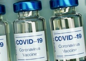Świat się szczepi - jak szczepienia przeciw SARS-CoV-2 przebiegają w różnych krajach?
