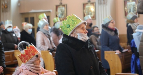 Hołd Bożej Dziecinie razem z Trzema Królami złożyli też wierni.