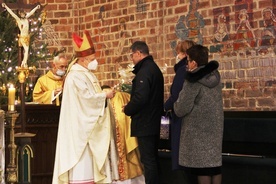  Przedstawiciele służb medycznych dziękowali bp. Henrykowi Tomasikowi za przewodnictwo duchowe i za kierowane do nich słowo.