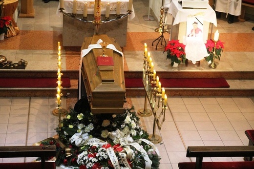 Ostatnie pożegnanie śp. ks. Jana Froelicha w Bierach