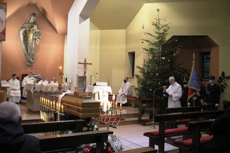 Ostatnie pożegnanie śp. ks. Jana Froelicha w Bierach