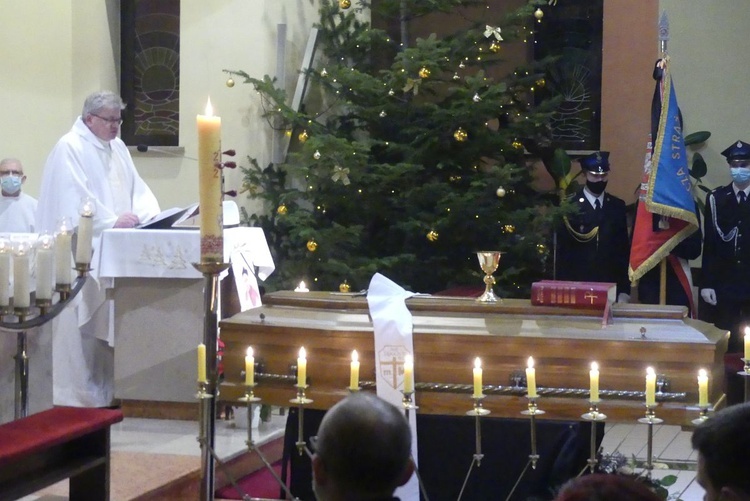 Ostatnie pożegnanie śp. ks. Jana Froelicha w Bierach