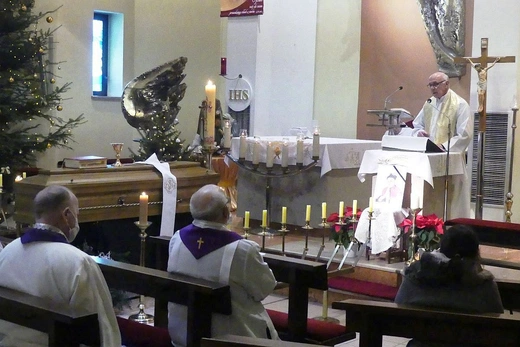 Ostatnie pożegnanie śp. ks. Jana Froelicha w Bierach