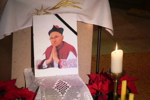 Ostatnie pożegnanie śp. ks. Jana Froelicha w Bierach