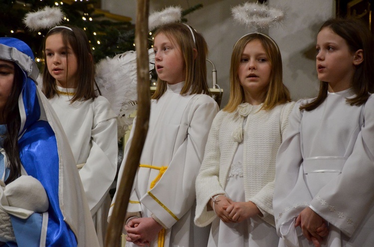 Trzej Królowie i kolędnicy z Połomia w bocheńskiej bazylice