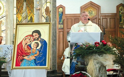 	Księdza Tadeusza Pajurka cieszy każda rodzina, która czuje się związana ze wspólnotą parafialną.