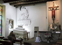 Na zdjęciu grób świętego na Mariankach.