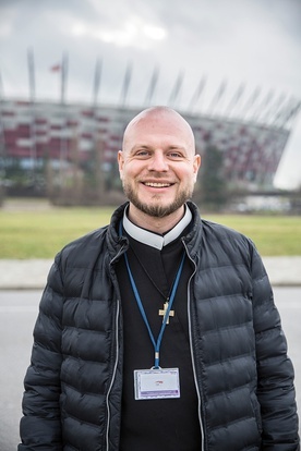 O. Maciej Ziębiec CSsR – rekolekcjonista i misjonarz miłosierdzia w Domu Wypoczynkowo-‑Rekolekcyjnym w Rowach. W czasie pandemii koronawirusa posługuje jako kapelan w szpitalu tymczasowym na Stadionie Narodowym w Warszawie.