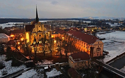 Dawny kościół ewangelicki i pałac Marianny Orańskiej.