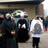 Procesję do grobu, gdzie spoczęła s. Henryka, poprowadził bp Andrzej Dziuba. 