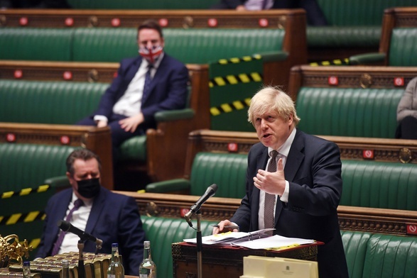 Boris Johnson zapowiada, że szczepienia będą prowadzone całodobowo