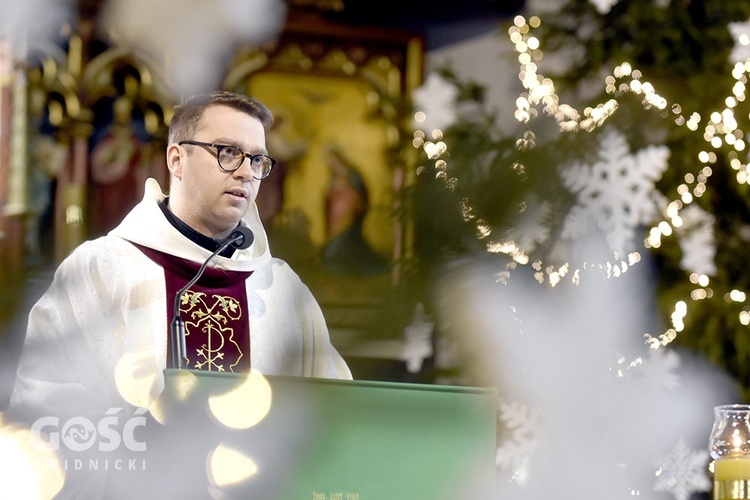 Ks. Radosław Mielczarek w czasie głoszenia homilii na ostatnim spotkaniu SOW.